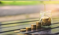 央行：在必要时向中央汇金公司提供充足的再贷款支持 坚决维护资本市场平稳运行